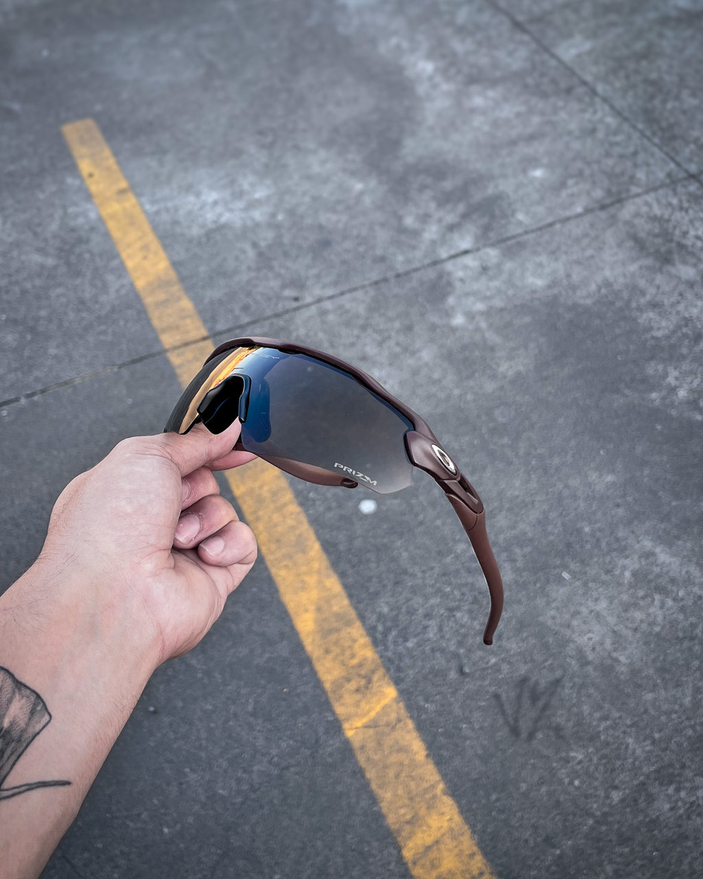 oculos de corrida marrom